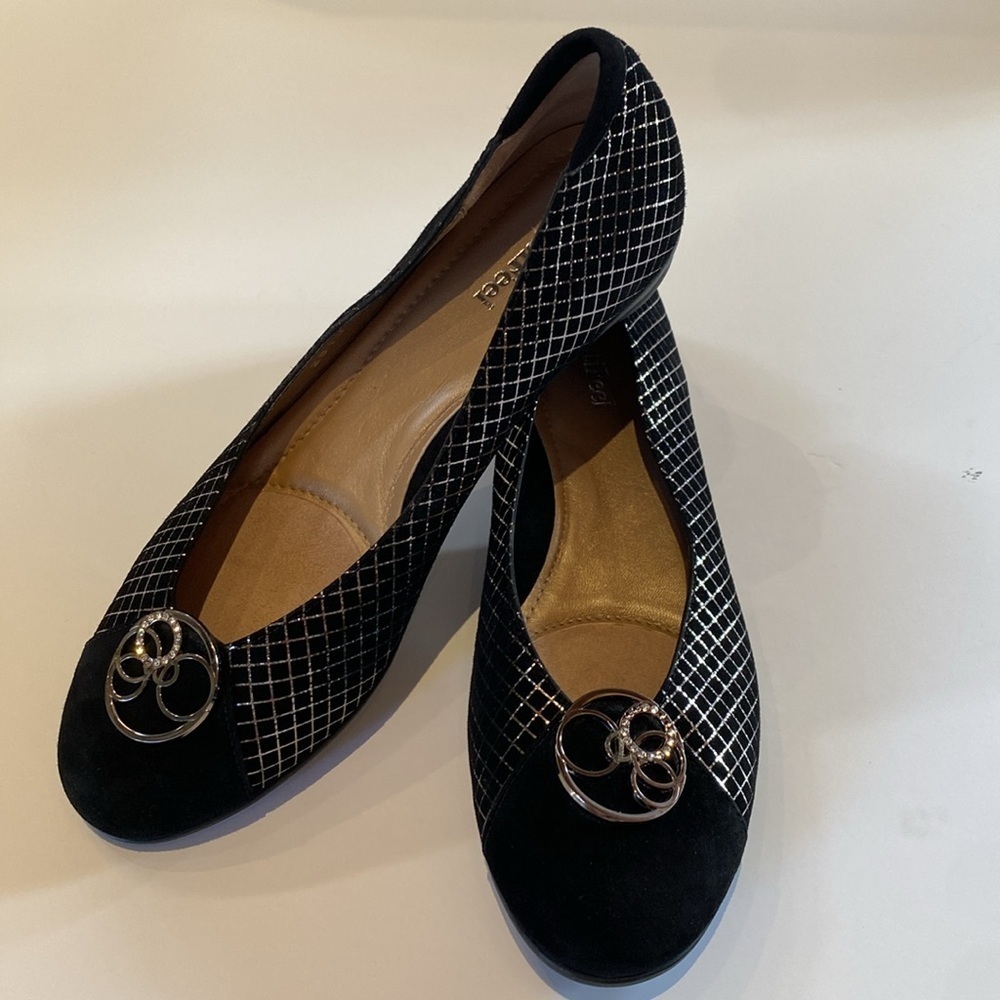 BeautiFeel Black & Gold Suede Leather Medallion Ballet Flats Size 6.5 (37)